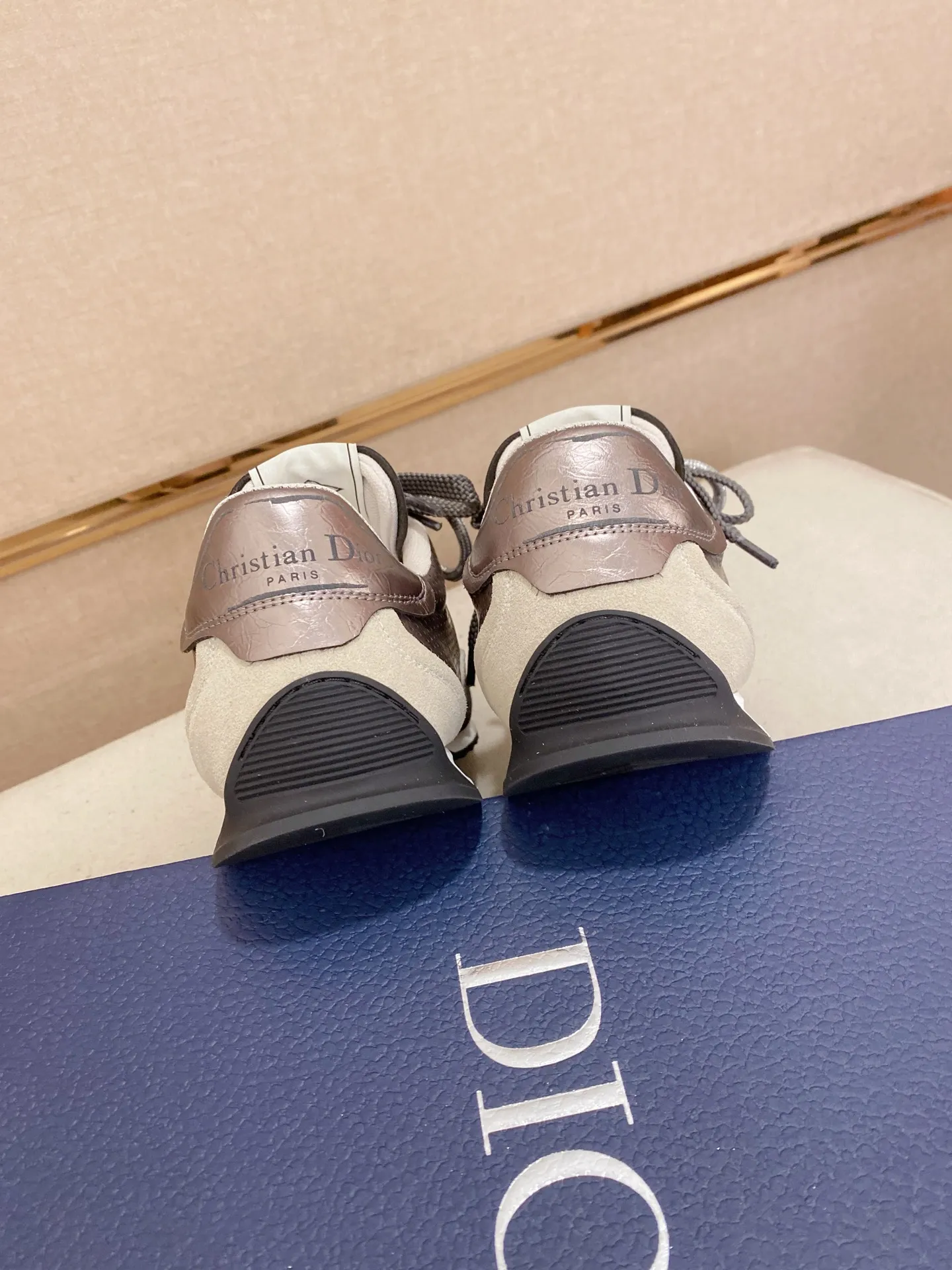 Men's shoes💰: 500💰Couple style💏 [Dior·Dior] New casual sports style men's shoes, new spring and summer design, perfect workmanship, lace-up lazy style to create wardrobe quality, upper: imported first-layer cowhide, mesh breathable lining soft and comfortable, ultra-light TPU wear-resistant outsole, simple, versatile fashion men's shoes, excellent color code number 35--44. (45,46 customized items are not returnable or exchangeable)